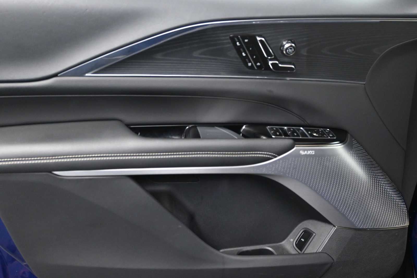 2024 Cadillac LYRIQ Sport 2