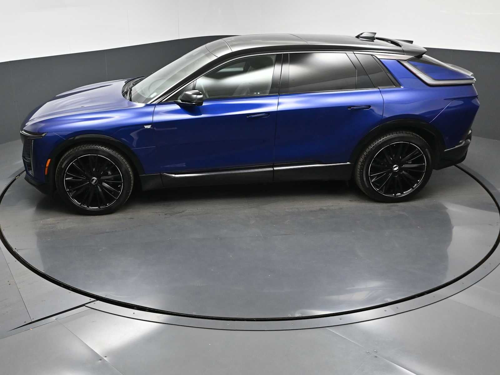 2024 Cadillac LYRIQ Sport 2