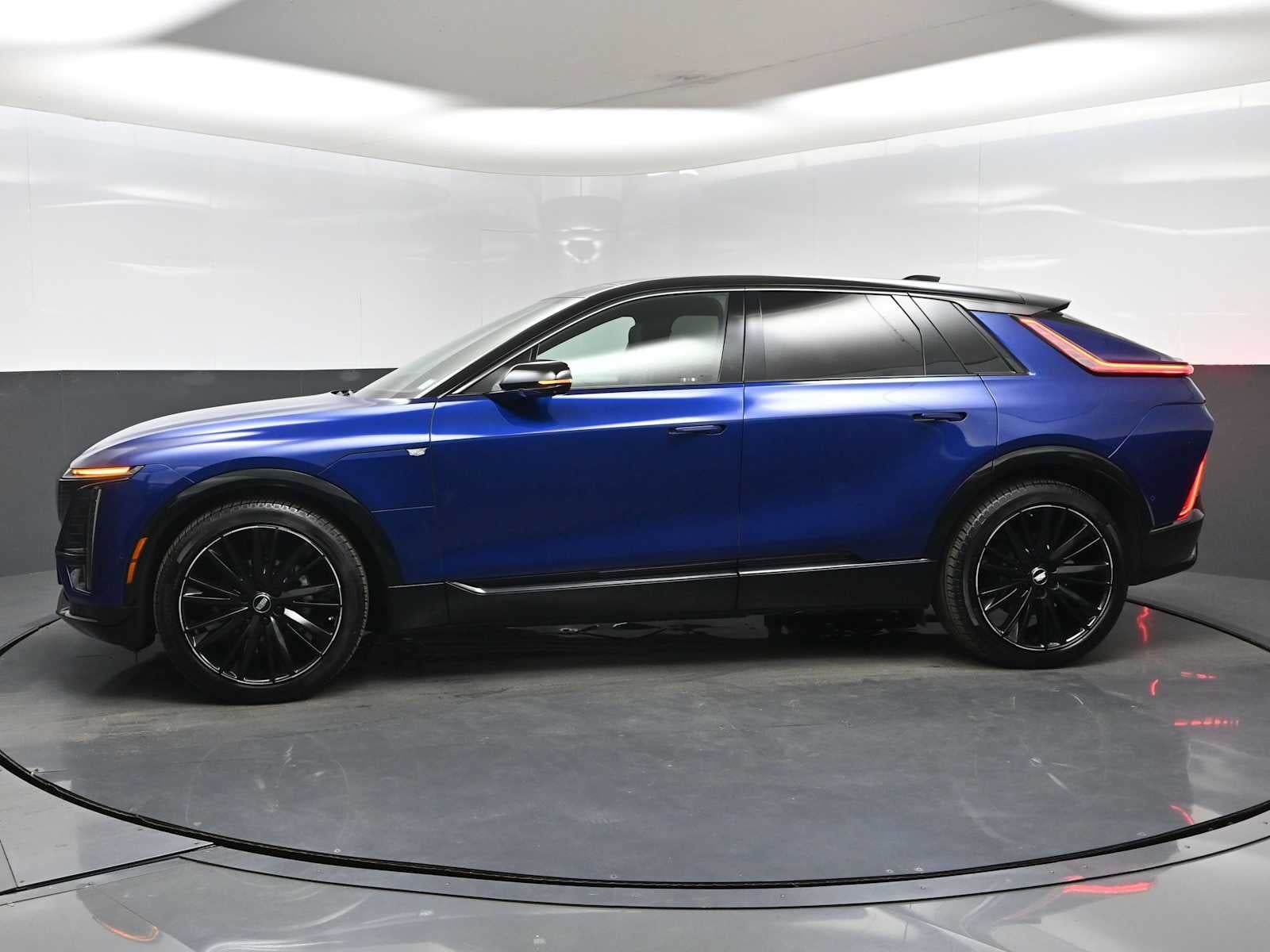 2024 Cadillac LYRIQ Sport 2