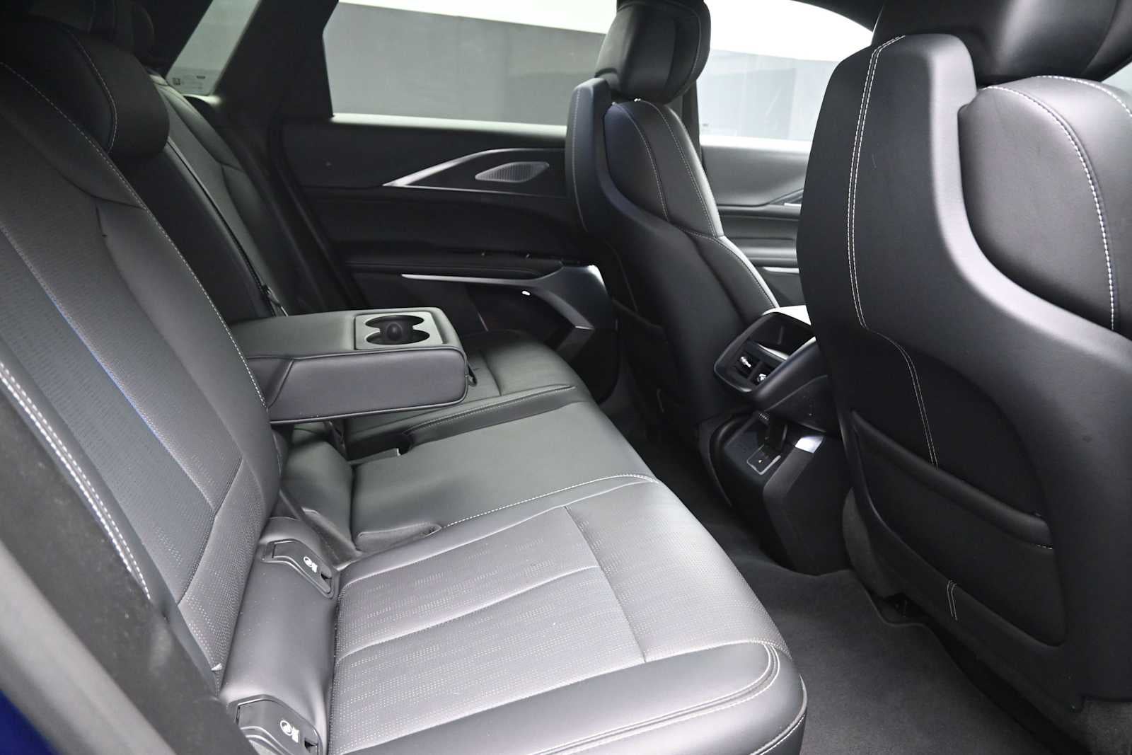 2024 Cadillac LYRIQ Sport 2