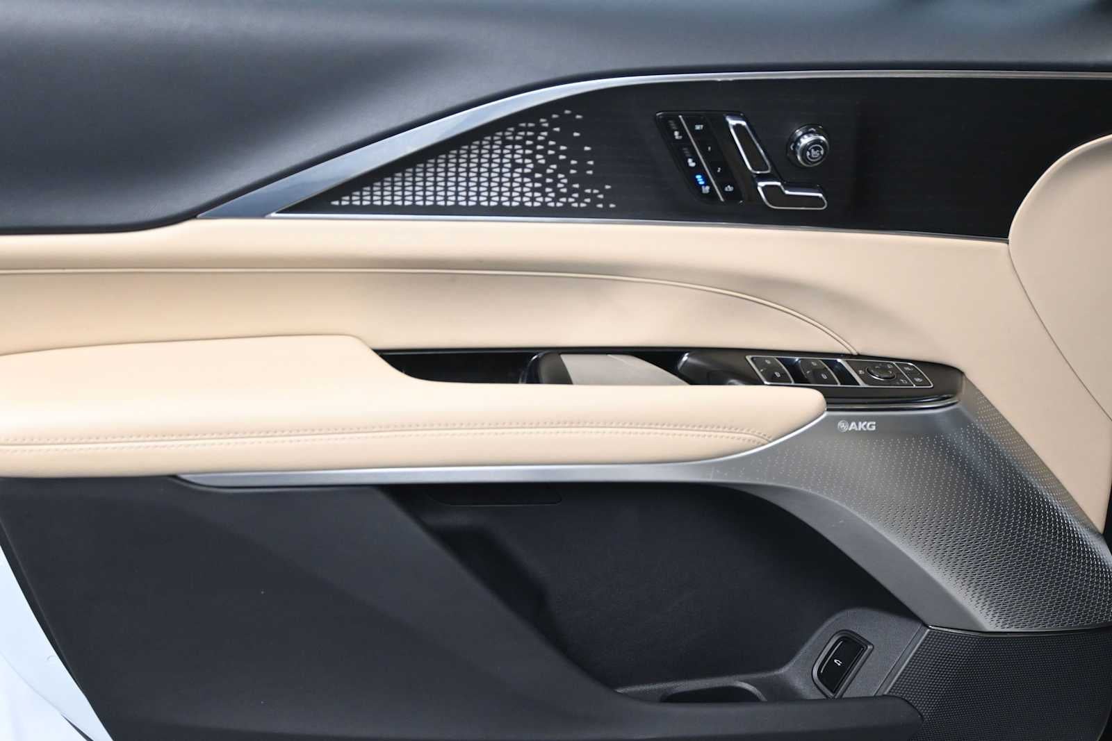 2024 Cadillac LYRIQ Sport 3