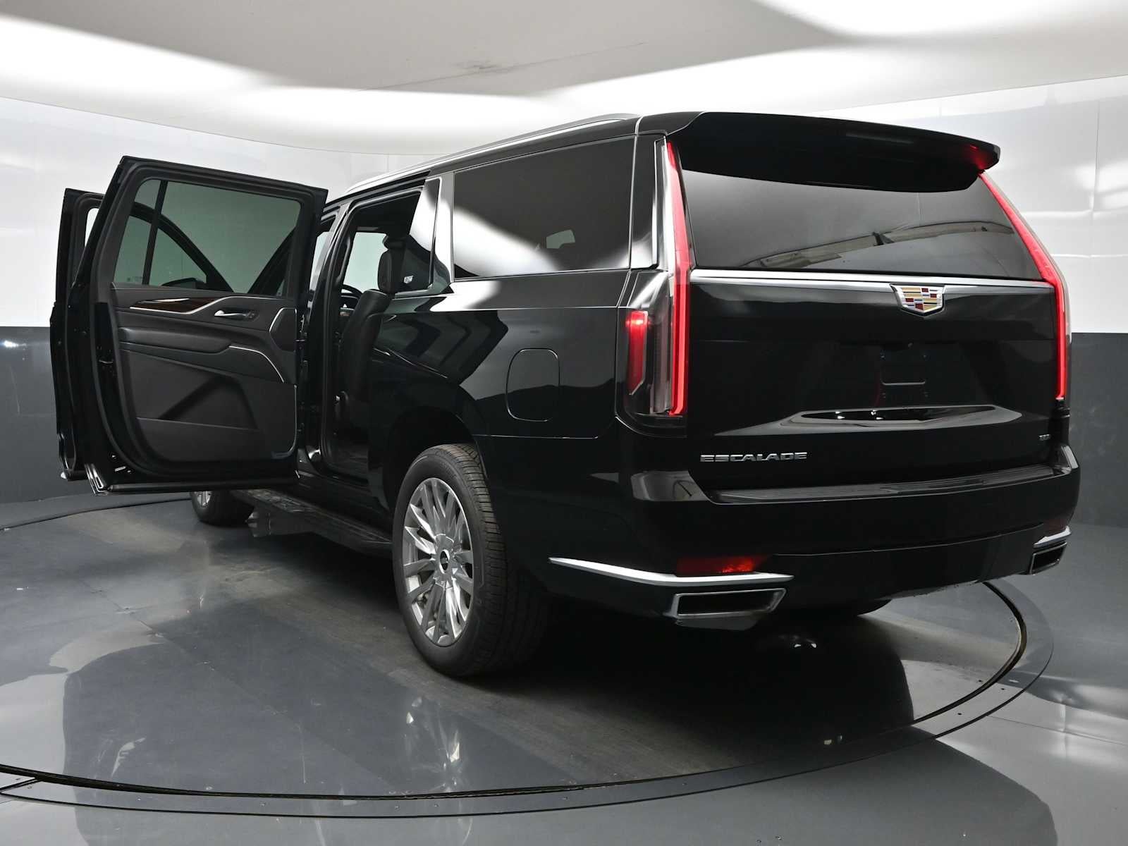 2023 Cadillac Escalade ESV Premium Luxury