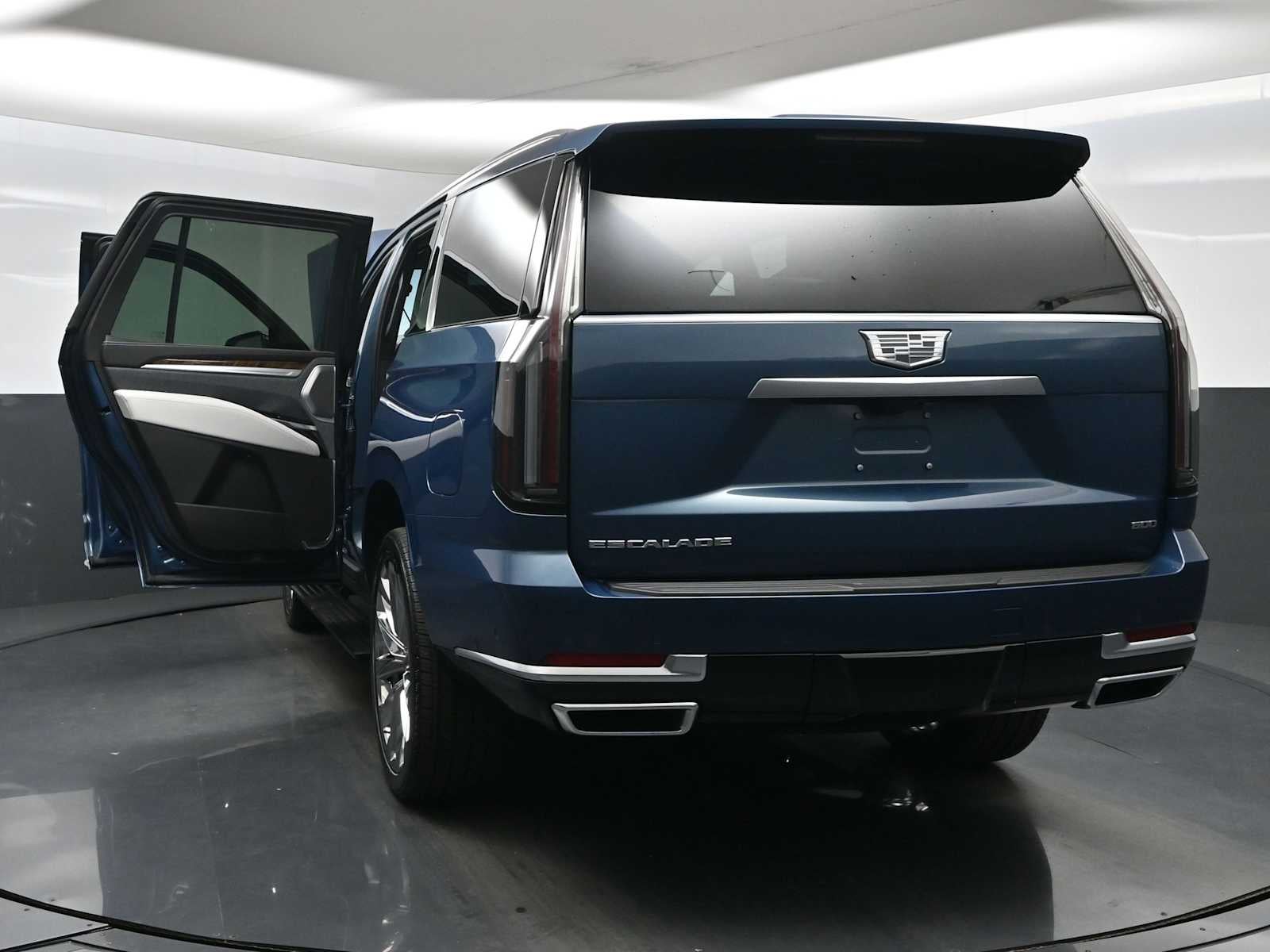 2026 Cadillac Escalade Platinum Luxury
