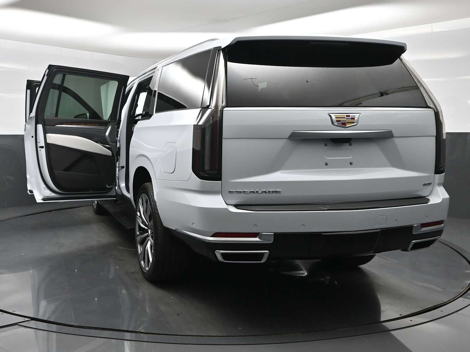 2026 Cadillac Escalade ESV Platinum Luxury
