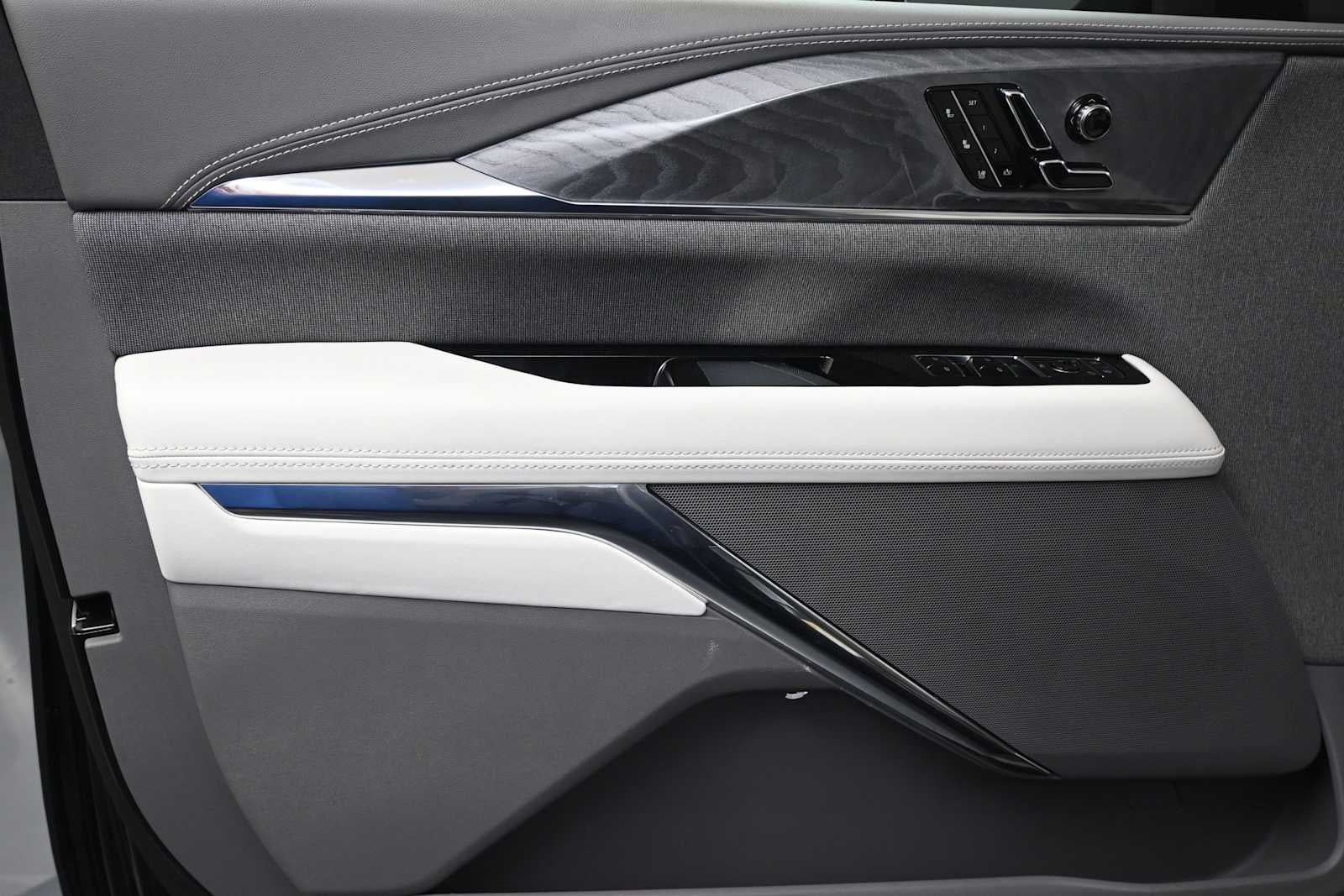 2025 Cadillac ESCALADE IQ Sport 1